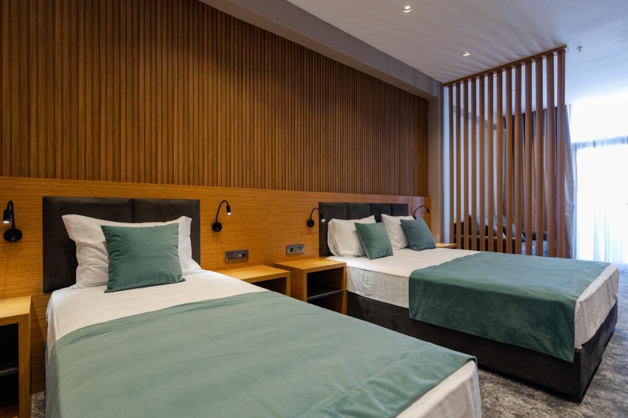 Hotel Monarch Batumi Bagian luar foto