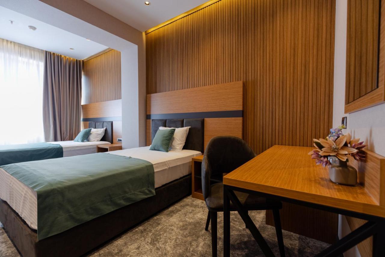Hotel Monarch Batumi Bagian luar foto