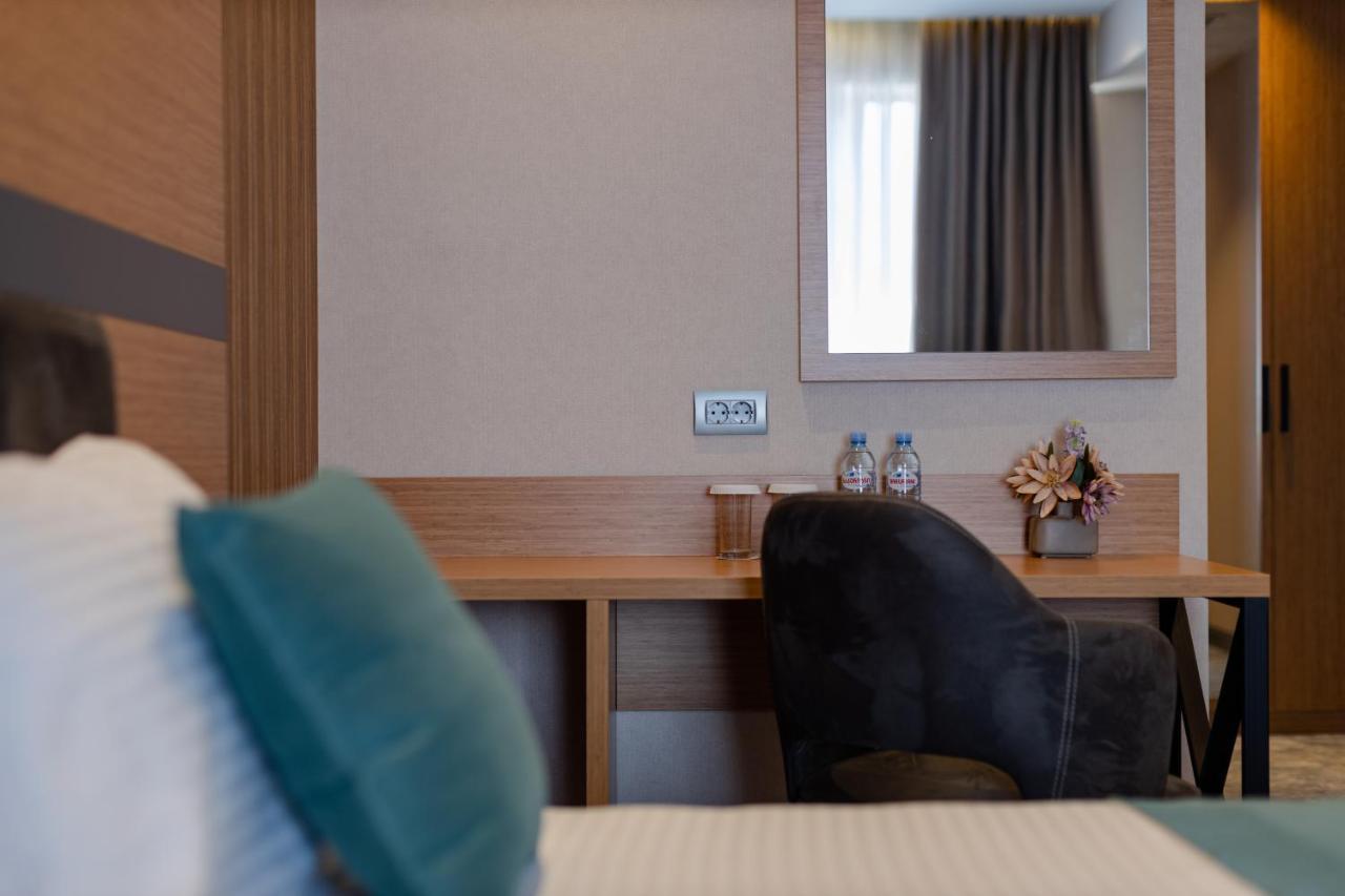 Hotel Monarch Batumi Bagian luar foto