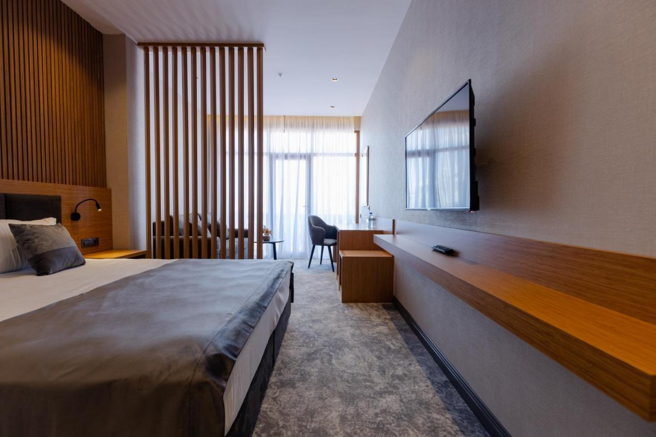 Hotel Monarch Batumi Bagian luar foto