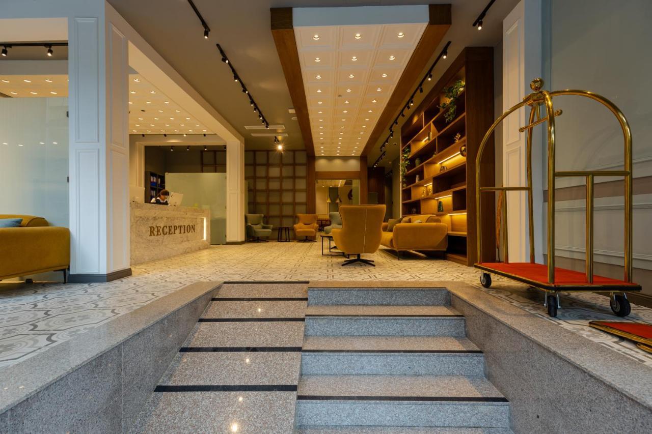 Hotel Monarch Batumi Bagian luar foto