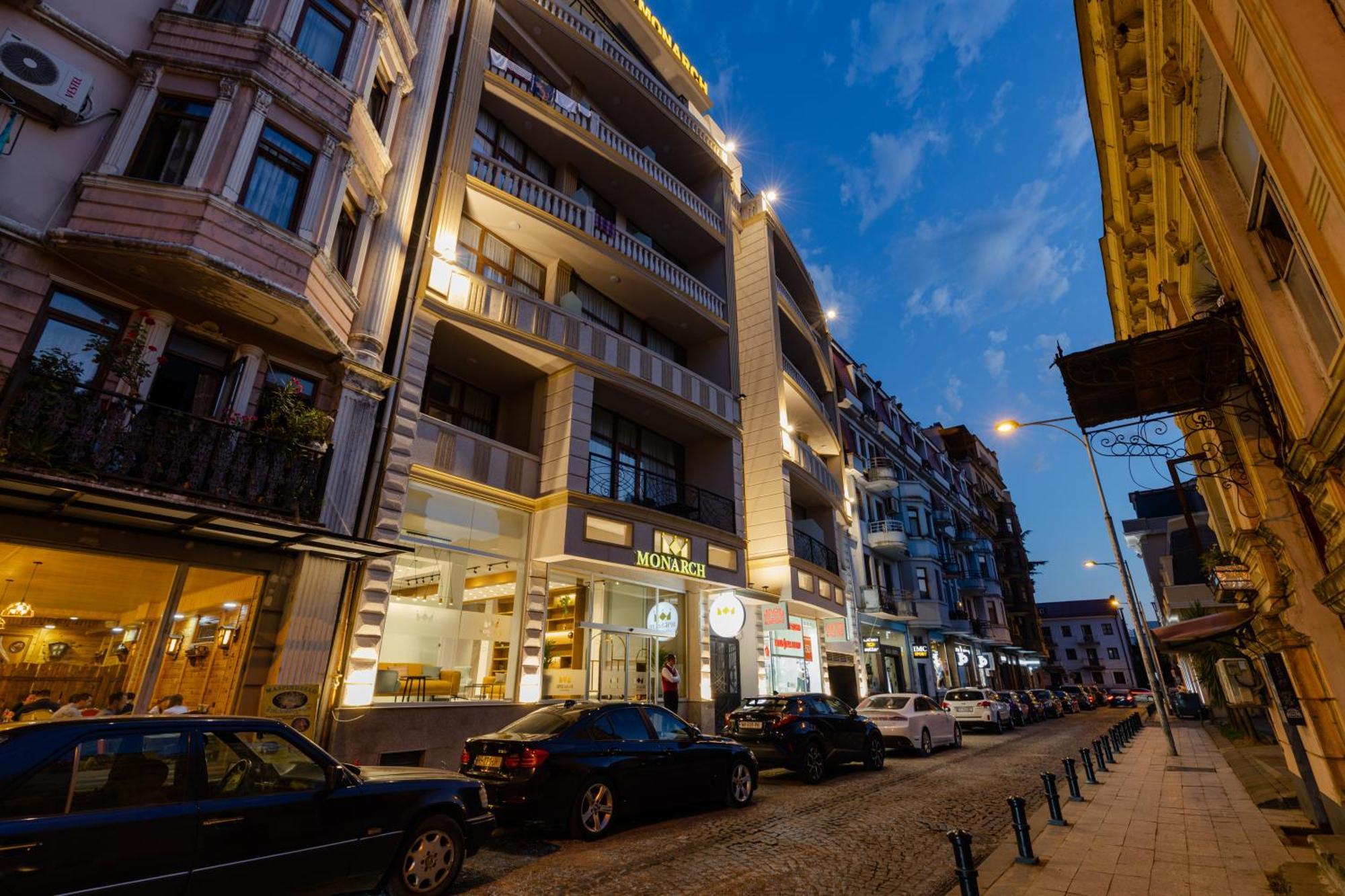 Hotel Monarch Batumi Bagian luar foto