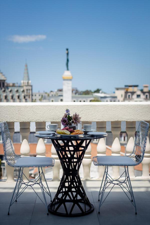 Hotel Monarch Batumi Bagian luar foto