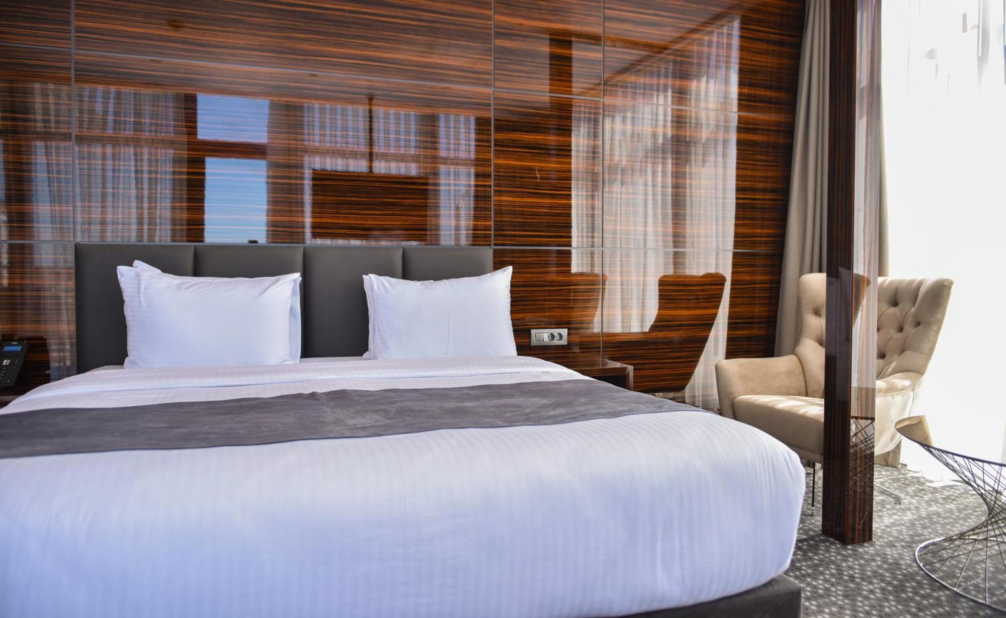 Hotel Monarch Batumi Bagian luar foto