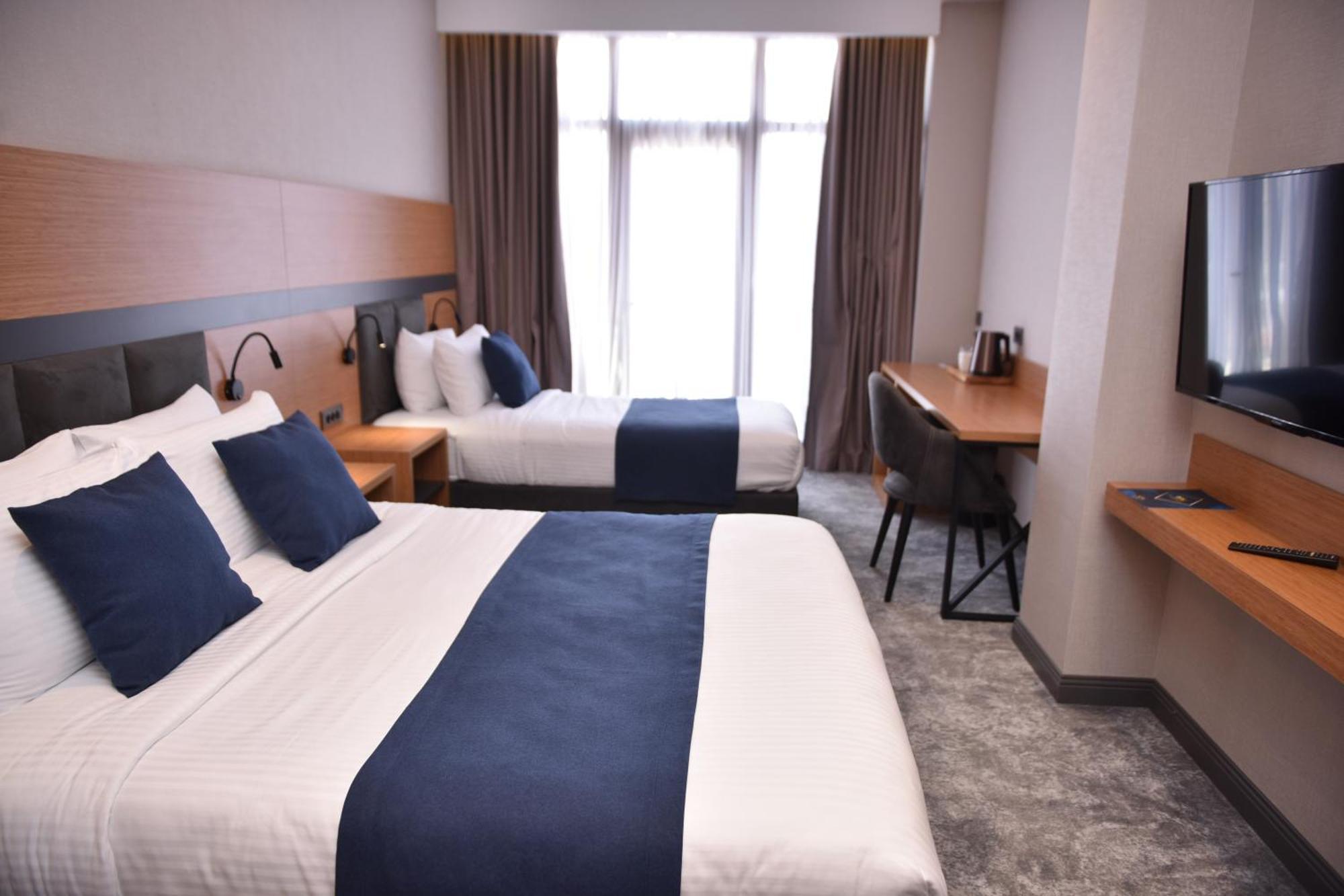 Hotel Monarch Batumi Bagian luar foto