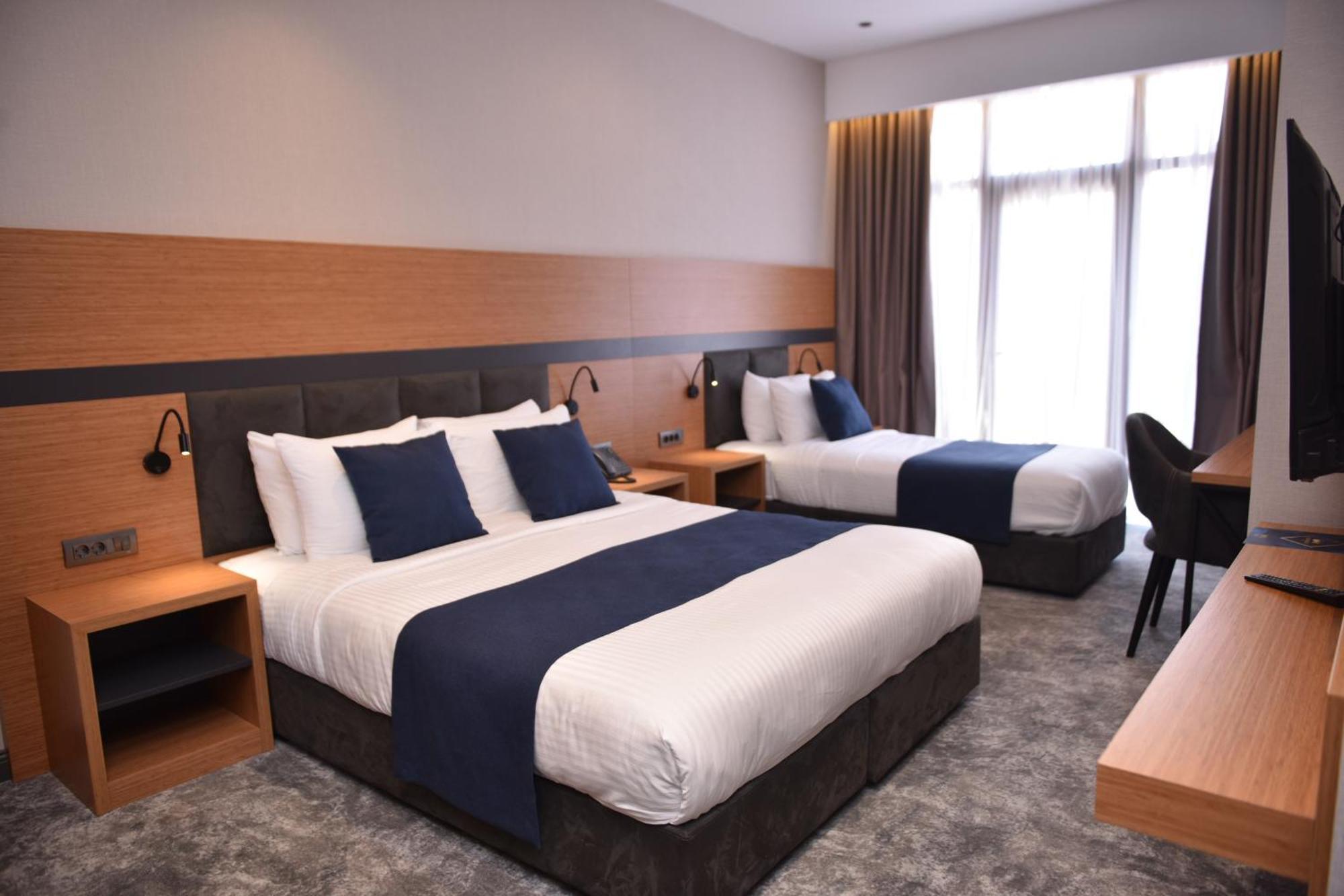 Hotel Monarch Batumi Bagian luar foto