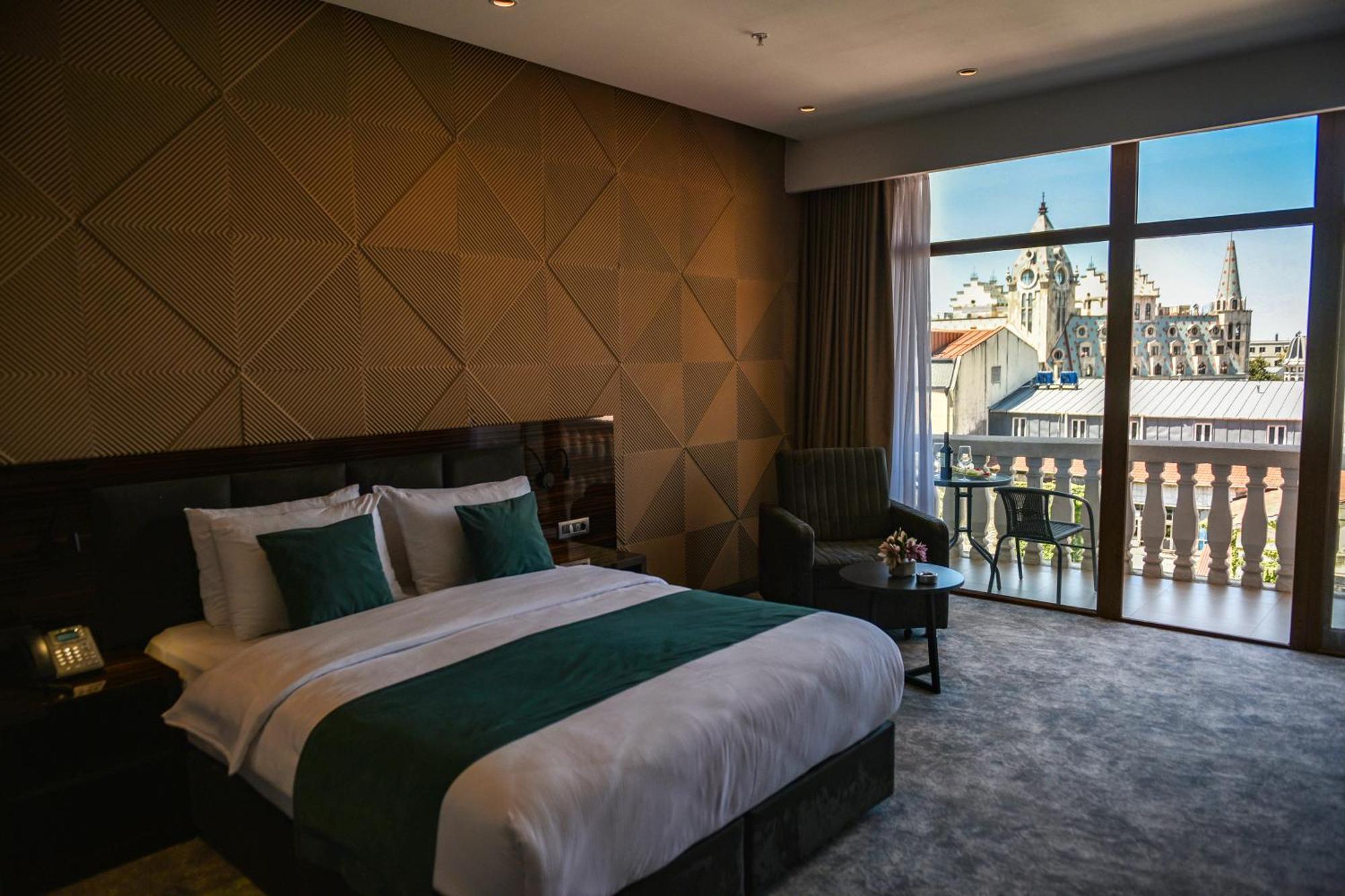 Hotel Monarch Batumi Bagian luar foto